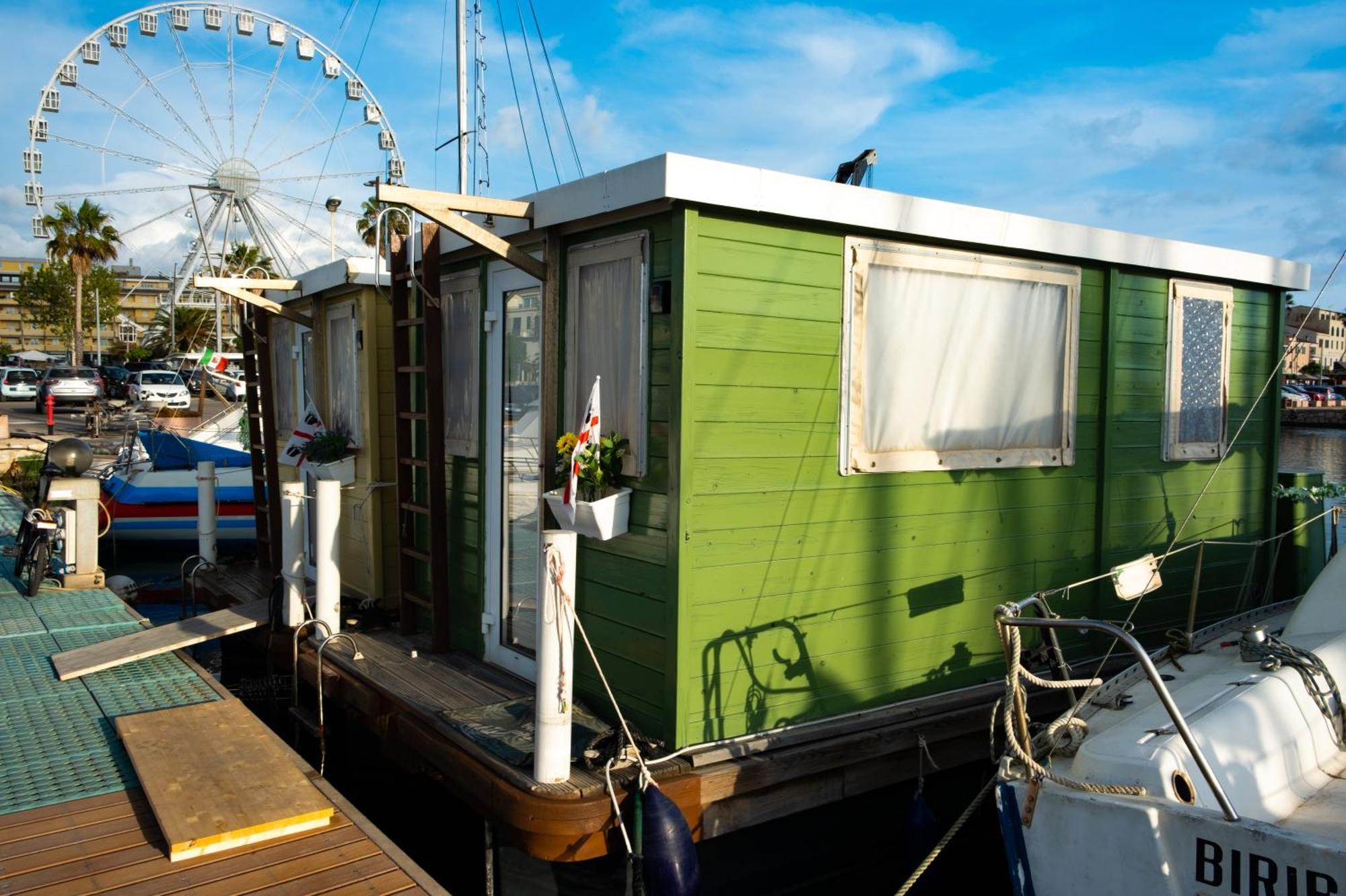 Botel Filipp's House Boat